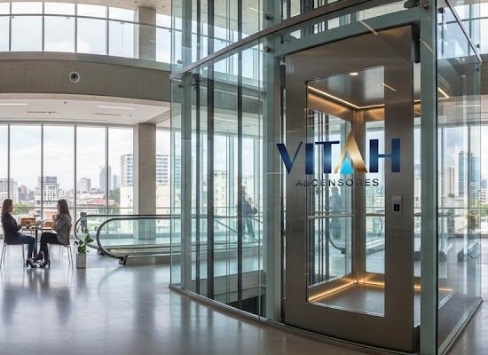 Modernización de cabinas y sistemas de ascensores para ahorro energético